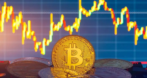 加密货币市场阴云密布：比特币跌破11.3万，关键会议成转折点？