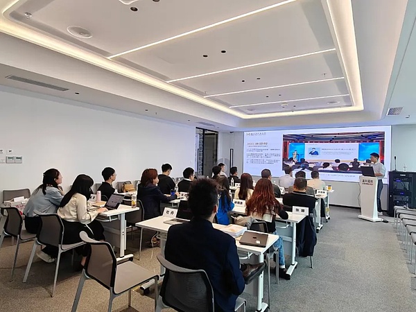OpenAI权力博弈背后的商业暗流：一场价值千亿的AI产业地震